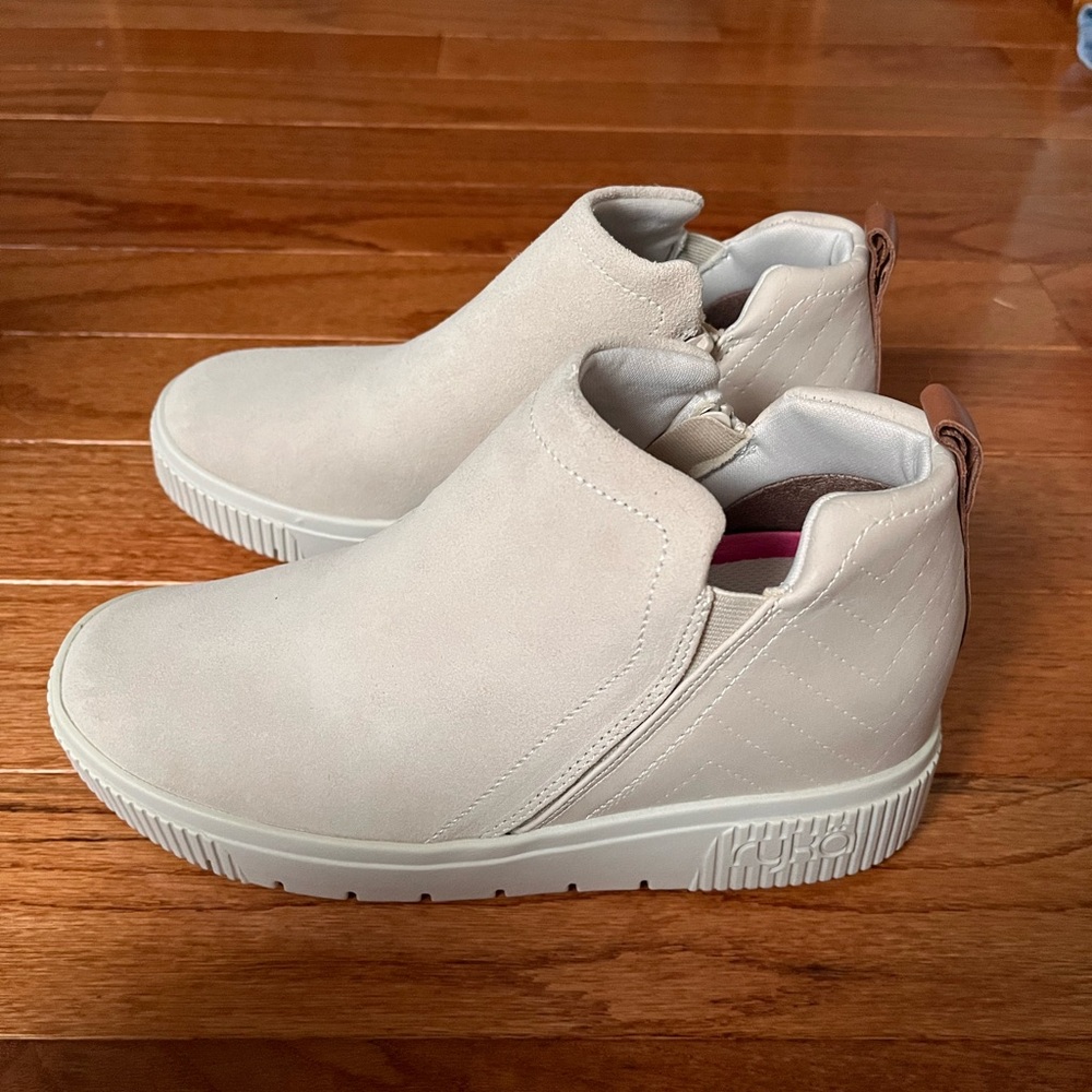 Ryka Cream Slip-On Women's Sneakers size 8
